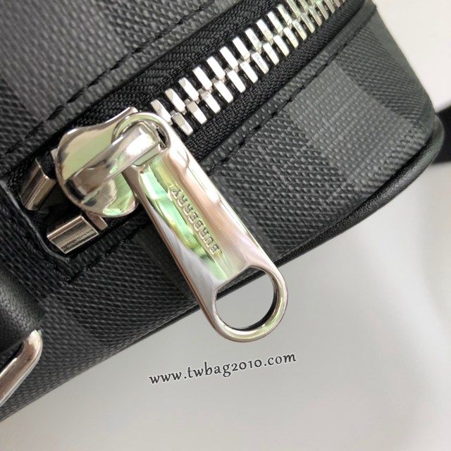 Burberry專門店新款London斜背包 巴寶莉London格紋男士單肩斜挎包 yxb1293